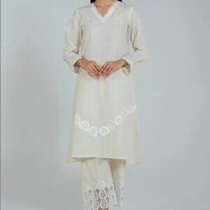 2-Piece Sana Safinaz Set – Stylish & Sophisticated